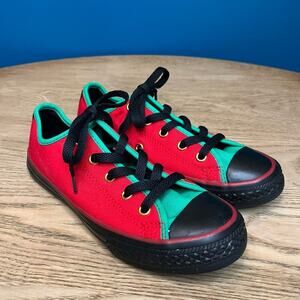 NWOT Converse Kid’s Chuck Taylor All Star Low Sneakers Green Red Black Size 2